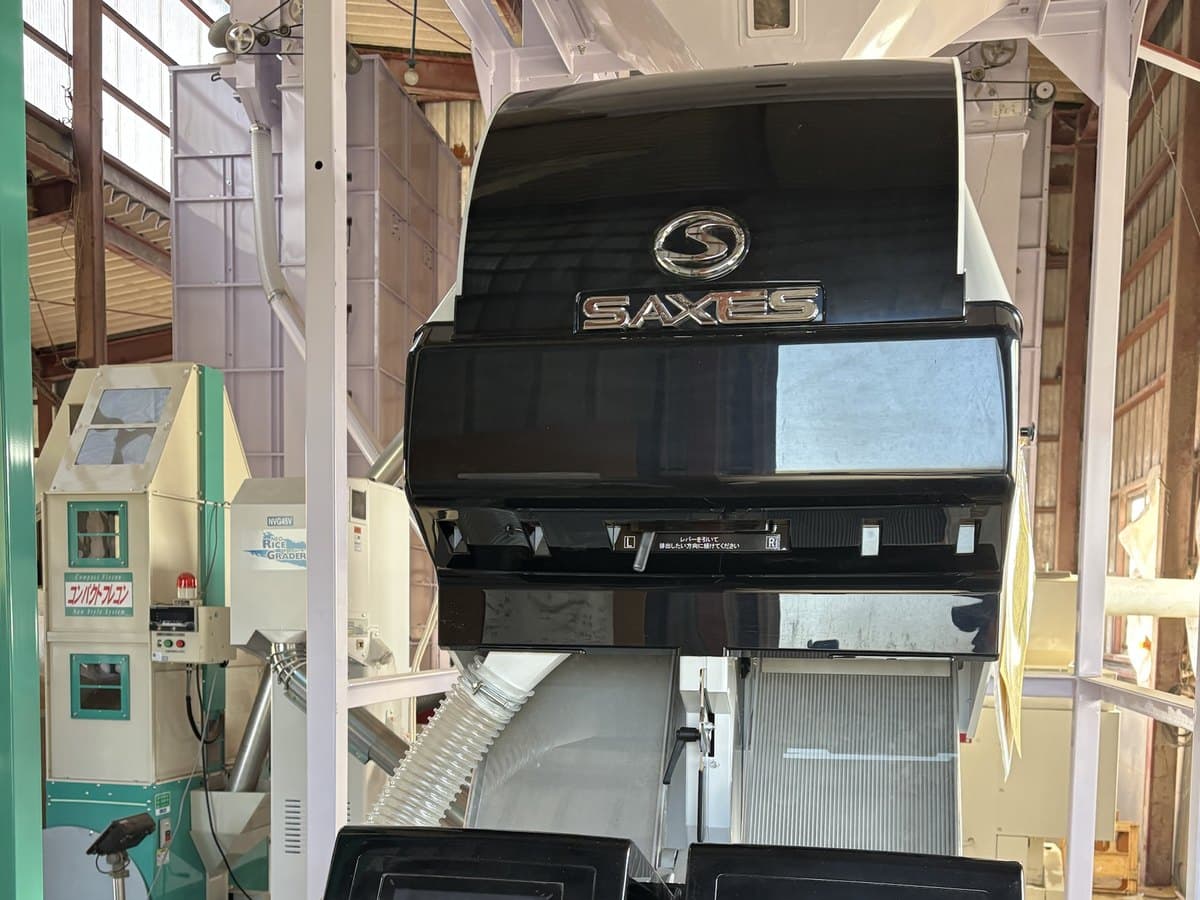 籾摺り用の光選別機「SAXES Knight」を導入しました